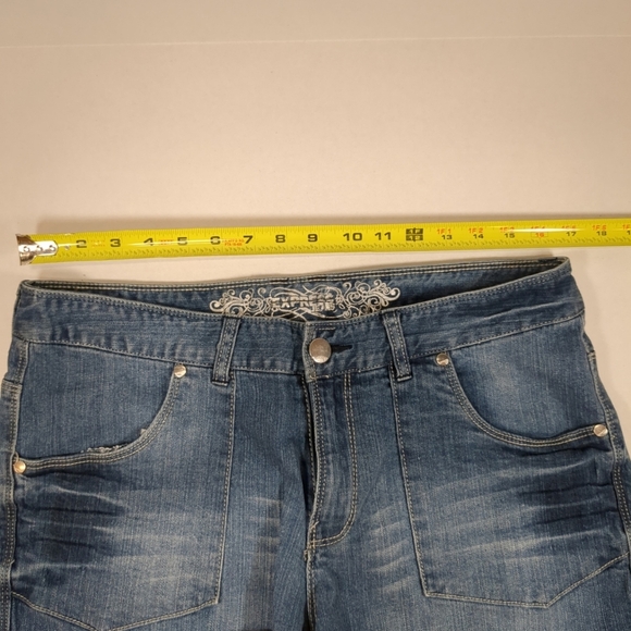 Express Jeans Women's Cuffed Denim Shorts , Size 12 - Picture 6 of 7